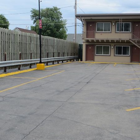 Deluxe Inn/Extended Stay - Council Bluffs Carter Lake Экстерьер фото