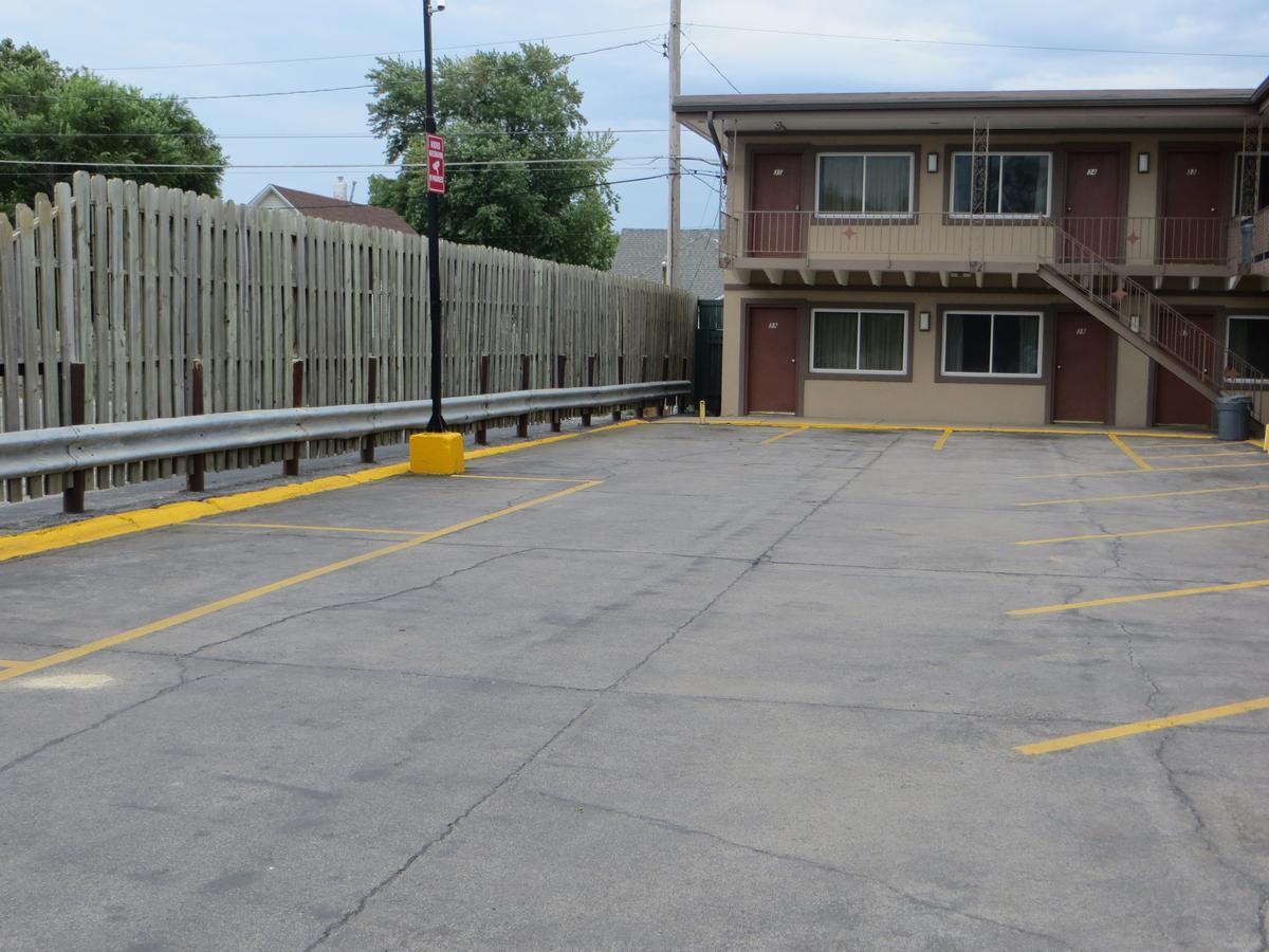 Deluxe Inn/Extended Stay - Council Bluffs Carter Lake Экстерьер фото