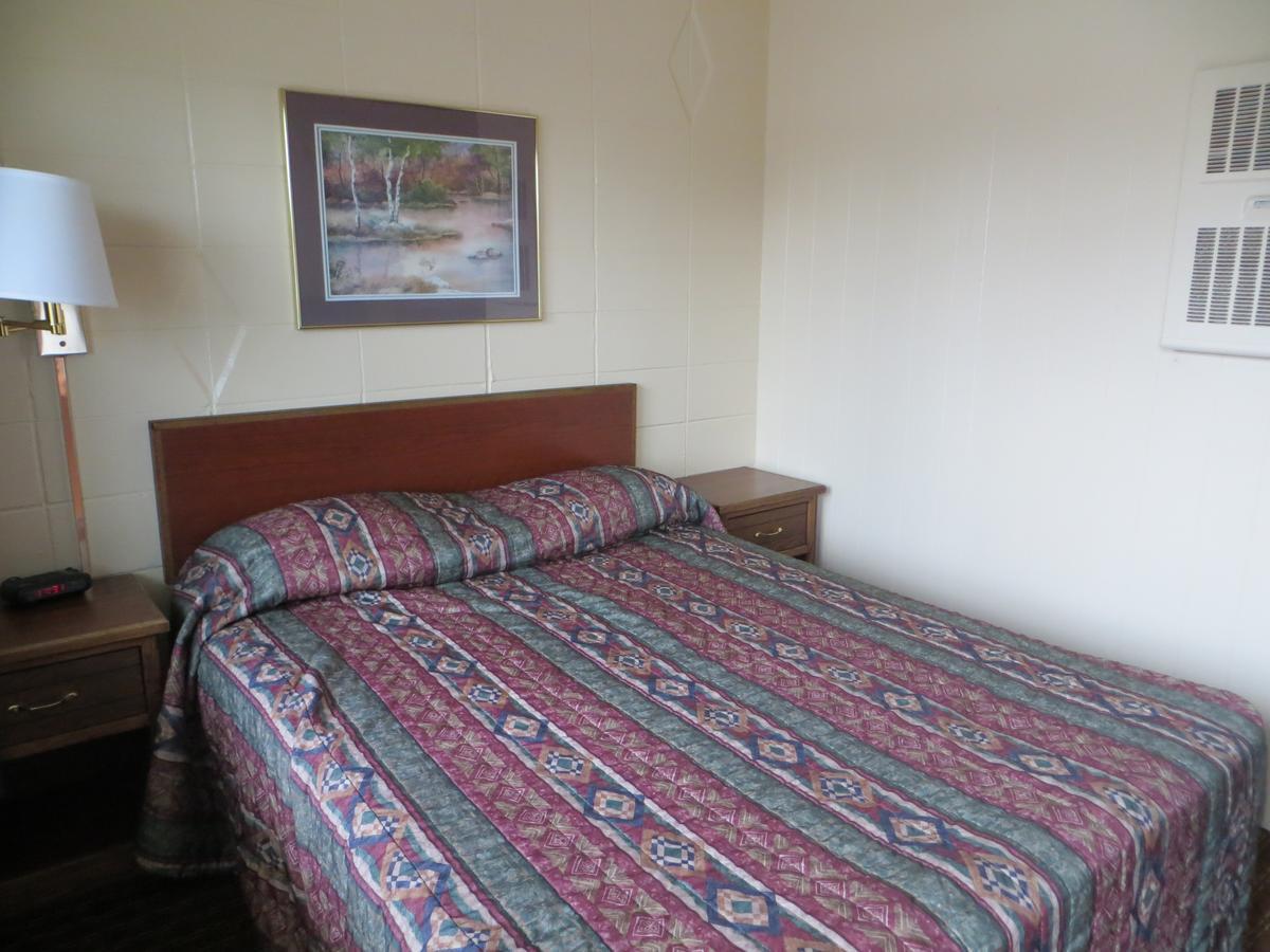 Deluxe Inn/Extended Stay - Council Bluffs Carter Lake Экстерьер фото