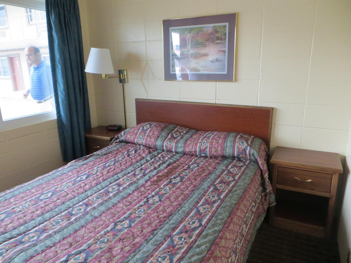 Deluxe Inn/Extended Stay - Council Bluffs Carter Lake Номер фото